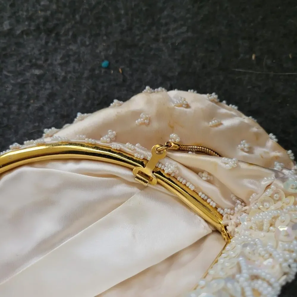Vintage HANDCRAFTED Purse Hand Beaded Kisslock Silver Chain‎ Hong Kong 1940-50s